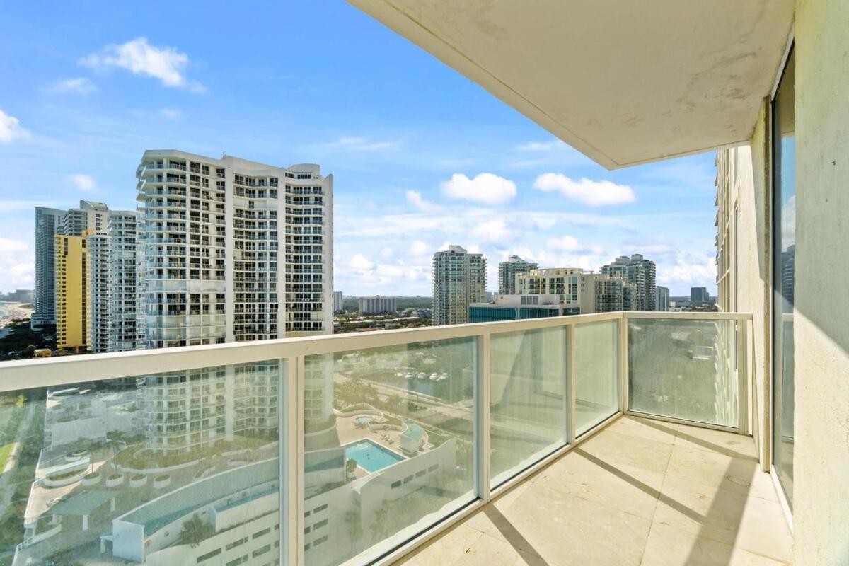 סאני איילס ביץ' Luxury 2-Bedrooms Oceanfront Condo In Sunny Isles מראה חיצוני תמונה